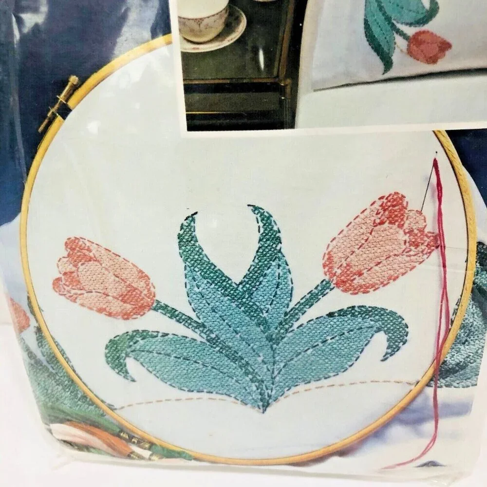 NEW Stamped Pillow Cases Tulips Vogart 8703W‎ Embroidery Paint Full Queen Sealed